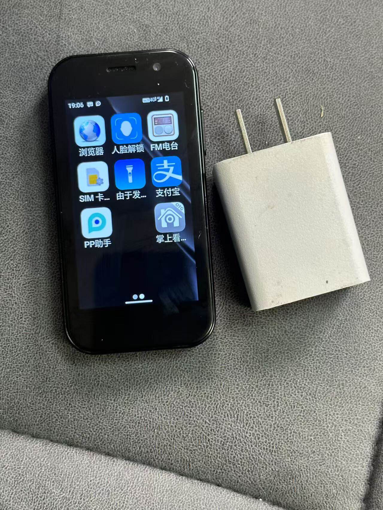 手机双卡小屏版(小屏幕双卡双待智能手机)