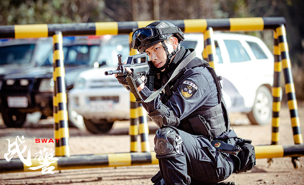手机版特警作战(特警大战僵尸手机)-第3张图片-SafeW