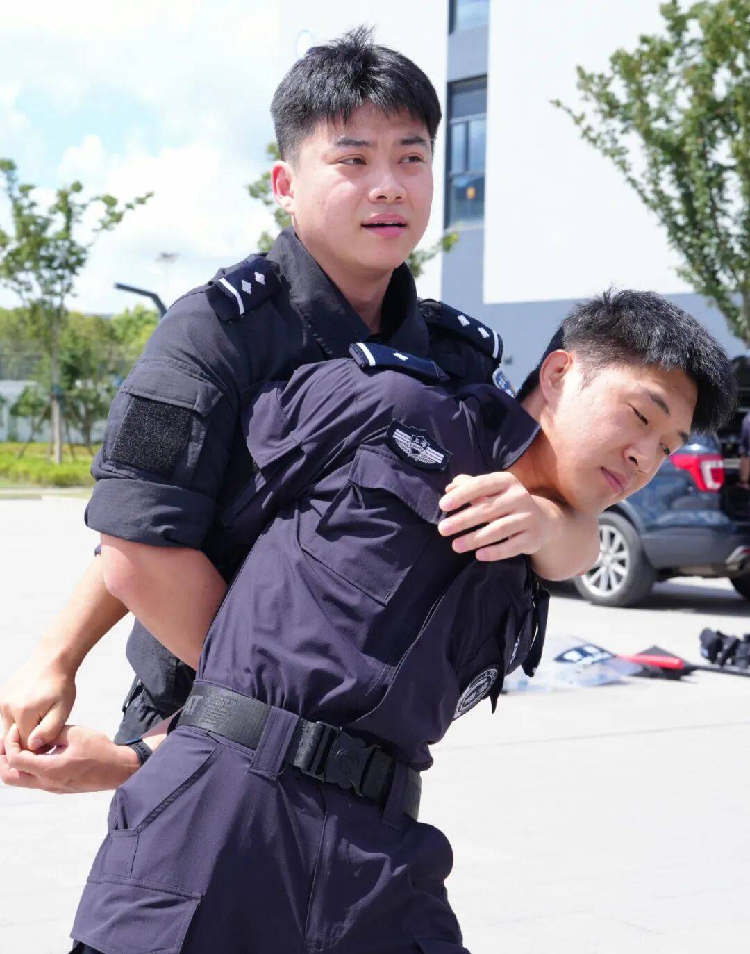手机版特警作战(特警大战僵尸手机)-第5张图片-SafeW